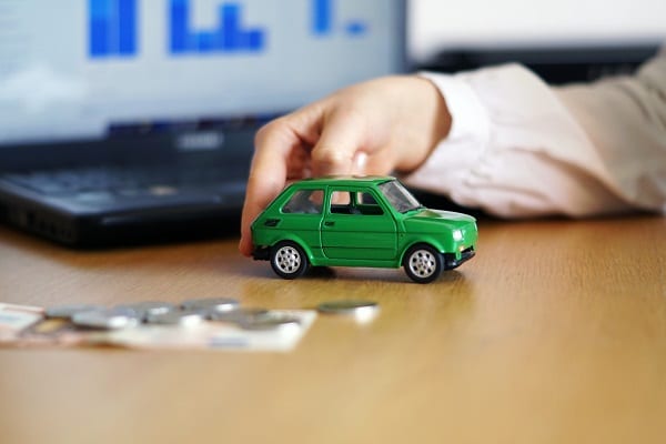 La Taxe annuelle sur les émissions de CO₂ est l'une des deux taxes qui remplace la TVS