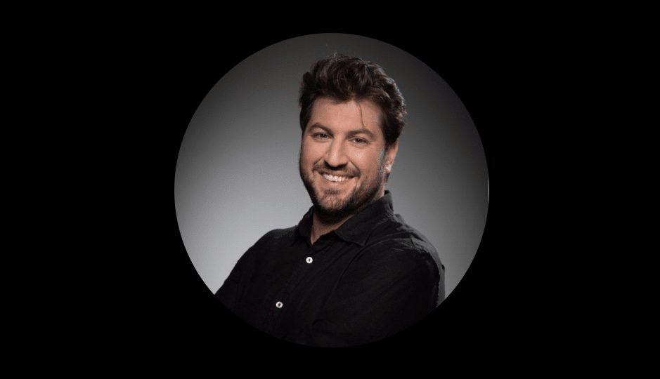 Portrait de Stéphane Tessarolo, conseiller AXA en épargne, prévoyance et protection des professions libérales à Paris